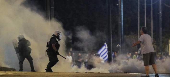 Στον εισαγγελέα οι συλληφθέντες των χθεσινών επεισοδίων στο Σύνταγμα